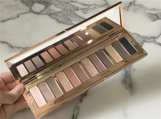 细致珠光很美！Charlotte Tilbury新推出**12色眼影盘  彩妆 眼影 很美 ** 第5张