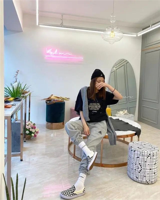春天穿什么裤装？不能没有这两款，显瘦又时髦  西装 第2张