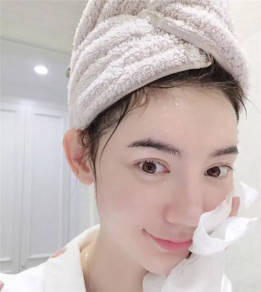 皮肤粗糙暗沉？注意睡前的四个护肤小技巧，皮肤越变越好  面膜 第5张