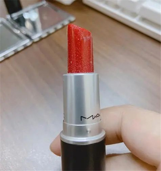 黄黑皮别轻易尝试的4支口红，MAC像村姑，迪奥520买过的都后悔了  黑皮 第8张