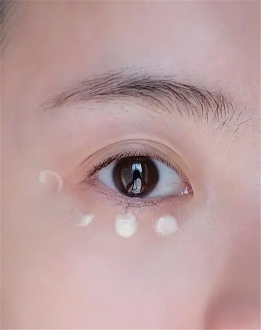为什么18岁以上要用眼霜，只因为我的“比你贵”吗？这样想就错了  眼部 第9张