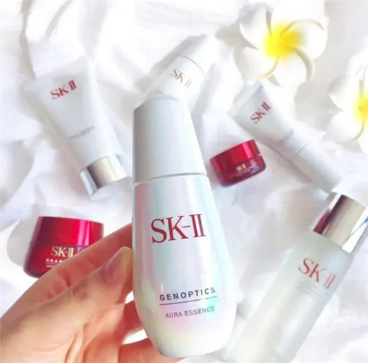 美白精华排行榜，SK2小灯泡稳居第一，资生堂去黄效果佳，别选错