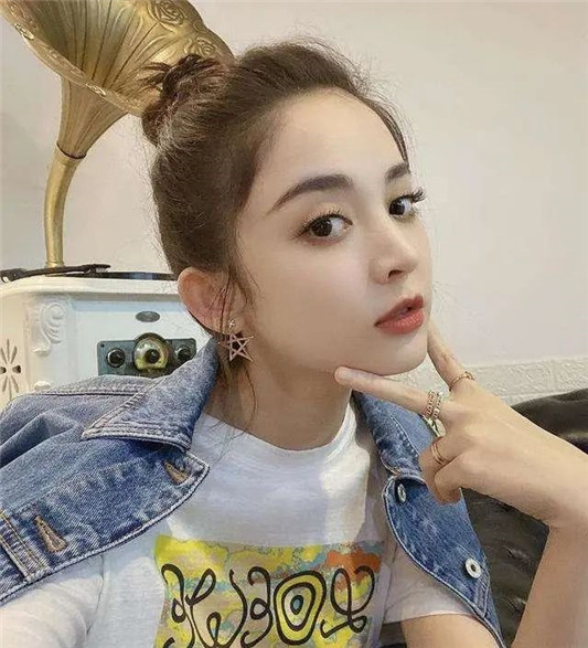 发量少的女生自毁颜值的几款发型，尤其第2个，很多女生都在留！  发型 第2张