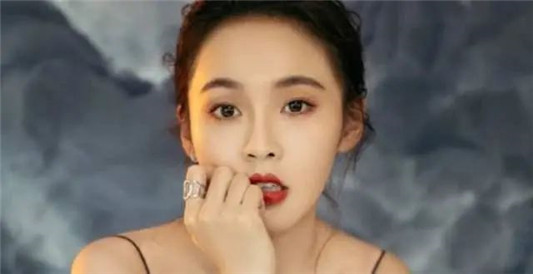 发量少的女生自毁颜值的几款发型，尤其第2个，很多女生都在留！  发型 第3张