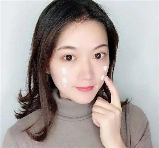 夏天也能“白到发光”的女生，都在悄悄做这3件事，难怪皮肤好！  美白 第2张