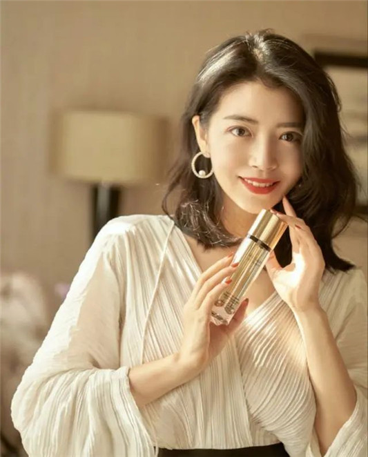大名鼎鼎的4款贵妇精华，保湿抗衰都有，但因太贵很多人用不起！