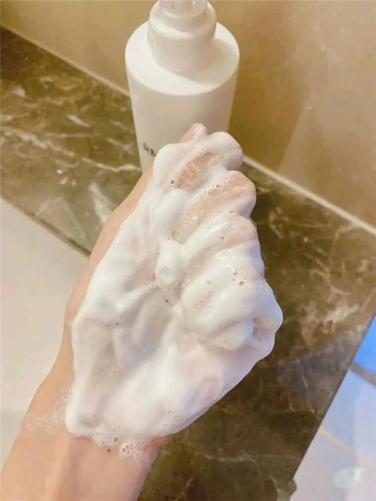 热门洗面奶测评，前两款温和好用，后两款拔干挑肤质  洗面奶 第3张