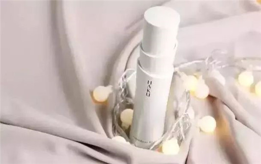 热门精华液罗列，它们是护肤当中不可或缺的重头戏，好用不踩雷！  美白 第2张