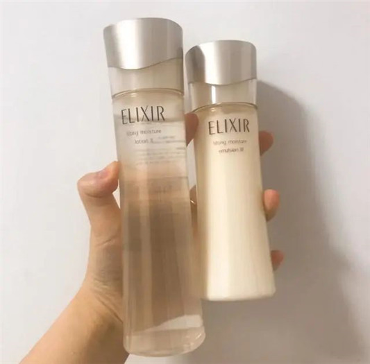 这些水乳为你的肌肤补水保湿抗老，清爽不油腻，让脸部肌肤活力通透