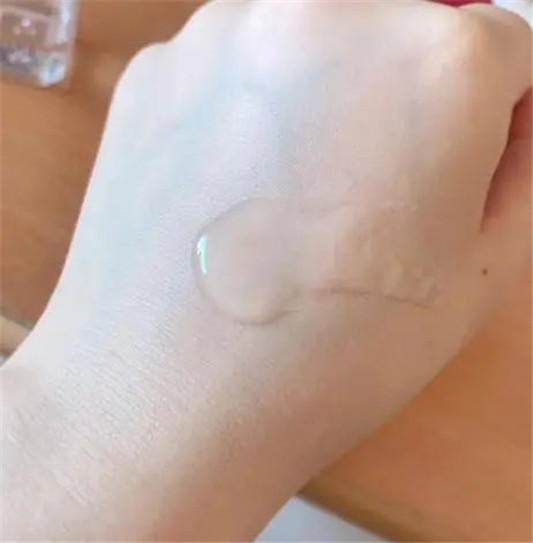 春季天气干燥？你需要一款面霜护脸，赶走粗糙和干纹  面霜 第3张