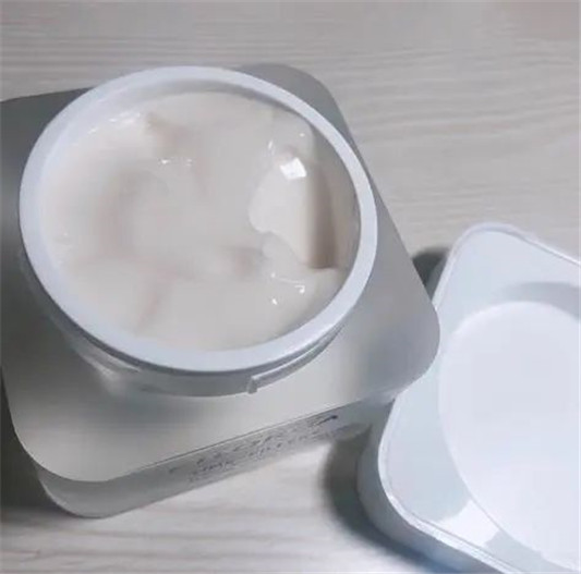 春季天气干燥？你需要一款面霜护脸，赶走粗糙和干纹  面霜 第6张