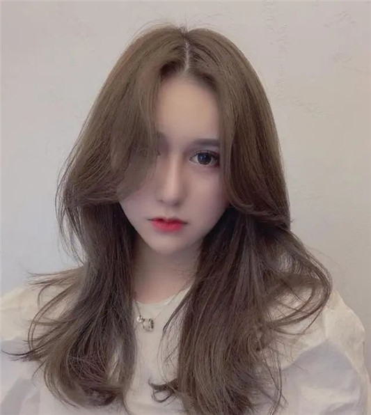 2020超火的发色推荐，轻松显白有气质，黄皮妹子也能轻松驾驭！  这款 第3张