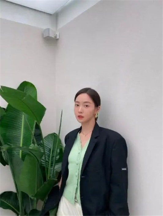 宋雨琦又不好好穿衣服了 破洞针织衫透气凉爽，清新感十足  搭配 第2张