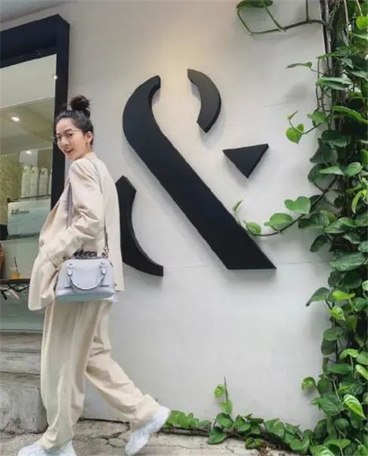 宋雨琦又不好好穿衣服了 破洞针织衫透气凉爽，清新感十足  搭配 第3张