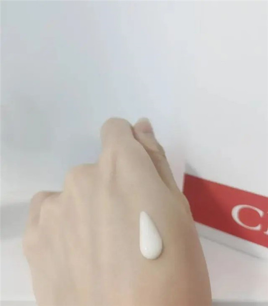 五款专柜级美白精华，Olay效果好，娇韵诗搓泥，倩碧干敏肌慎用  美白 第8张