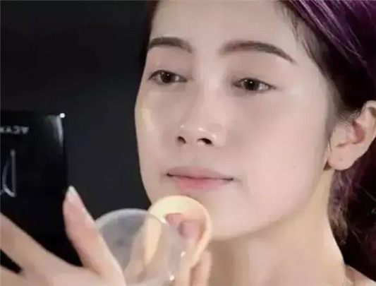 再笨的女人也要学会化淡妆，化妆师教你4个步骤，又快又好看  口红 第3张