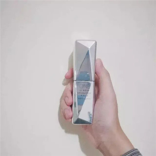 这些精华可解决肌肤老化暗浊，改善黑斑，还你肌肤如钻石般璀璨莹透