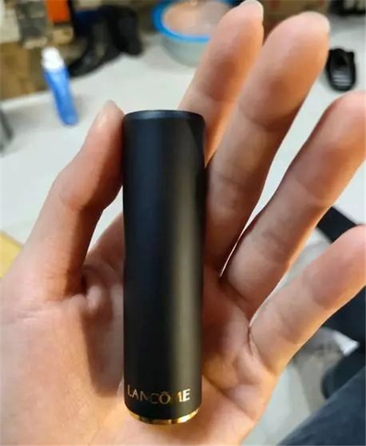 大红色口红已经不时髦了 橘色才是2020年「新宠」，显白还减龄  口红 第2张