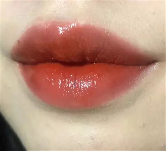 拒绝「鸡肋」和「踩雷」 12款热门口红试色大**，快来看一下  颜色 第6张