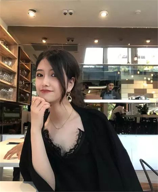拒绝「鸡肋」和「踩雷」 12款热门口红试色大**，快来看一下  颜色 第14张