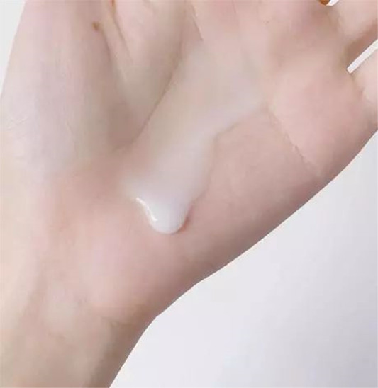 干皮用什么水乳好 珂润无添加，黛珂美白，科颜氏高效补水  这款 第9张