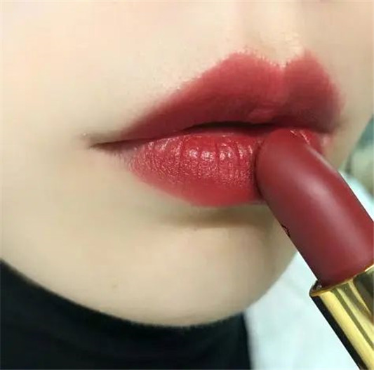新年哪个口红好看 香奈儿气场，雅诗兰黛高级，MAC少女感十足  口红 第2张