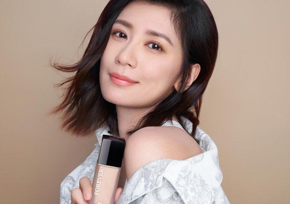 贾静雯带货「迪奥超完美持久底妆系列」