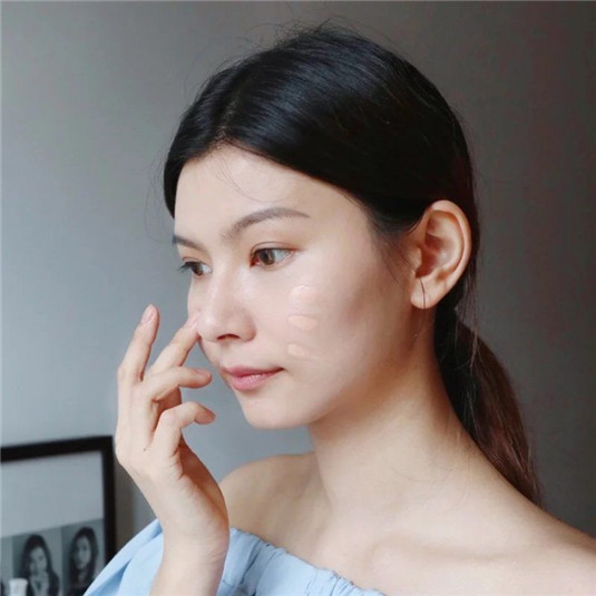 口罩底妆「三文治定妆法」不脱妆不闷痘，+必备持久粉底、控油霜、碎粉推荐  推荐 粉底 油 第13张