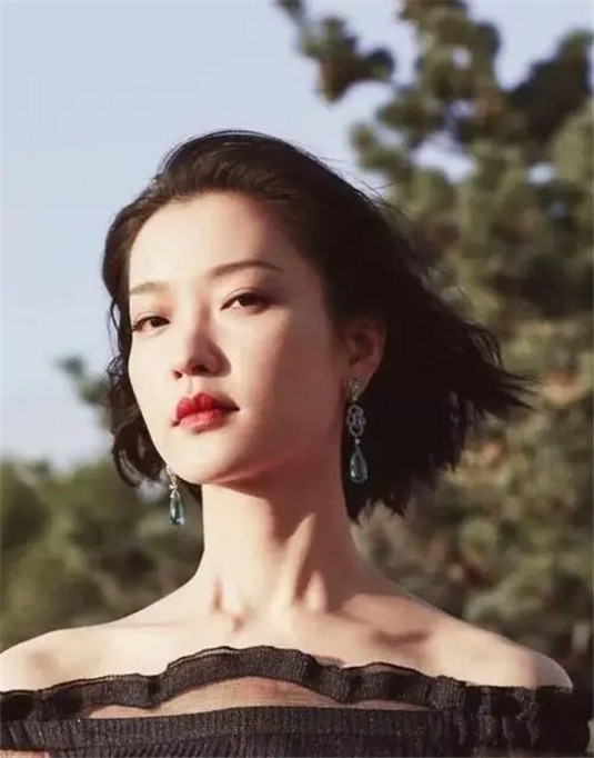 网红脸过时了，如今「高级脸」才是审美新标准，时髦大气辨识度高  才是 红脸 第4张