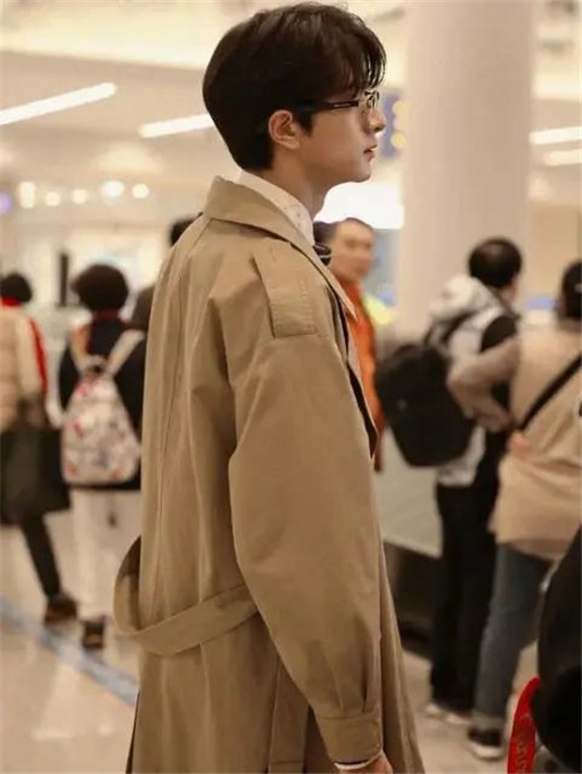 林一这五官太立体了，这鼻子都可以单独出道了，私服衣品还超好  私服 出道 第4张