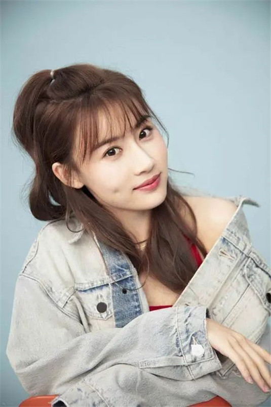女生脸上有这4个特点，是很容易招惹桃花的，同时中两个很少见