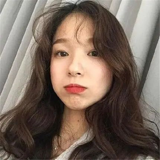 女生脸上有这4个特点，是很容易招惹桃花的，同时中两个很少见  很容易 招惹 第3张