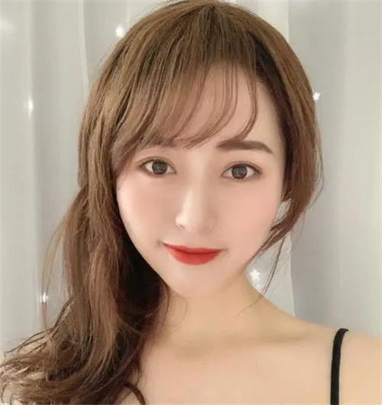 女生脸上有这4个特点，是很容易招惹桃花的，同时中两个很少见  很容易 招惹 第5张