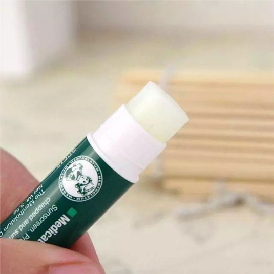 这4支润唇膏已经多年回购，第3支都已经用了3年了  用了 回购 第3张