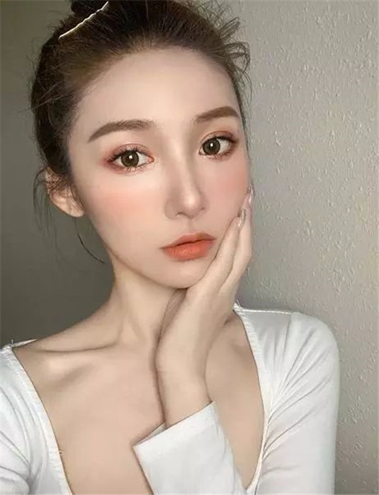 不同脸型适合不同眉形，长脸选平眉，方脸选弯月眉，你选哪个  长脸 脸型 第1张