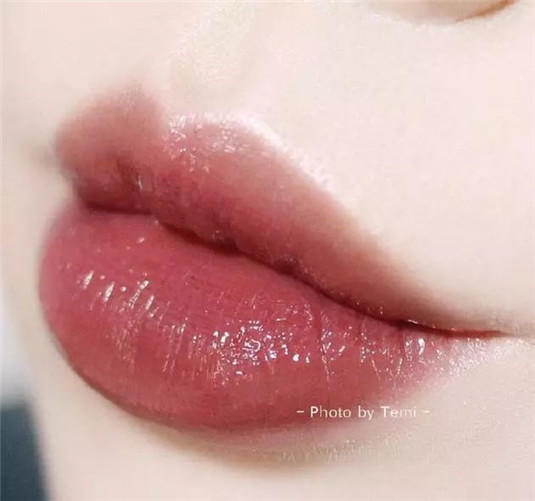适合素颜的口红，不仅显脸白，还显牙白 就算不化妆也能秒变仙女