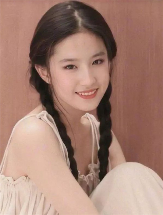 脸上有这5个「特征」的女生，通常都很有气质，即使素颜也很好看  很有 也很 第2张