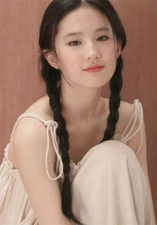 脸上有这5个「特征」的女生，通常都很有气质，即使素颜也很好看  很有 也很 第3张