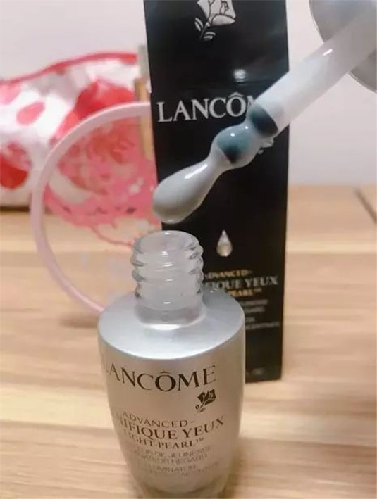 为啥用那么贵的眼霜，总是没效果 那可能是因为你用错方法了  是因为 你用 第8张