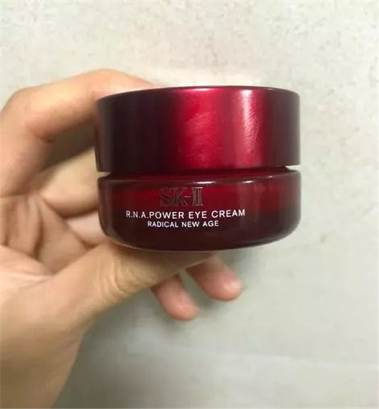 为啥用那么贵的眼霜，总是没效果 那可能是因为你用错方法了  是因为 你用 第9张