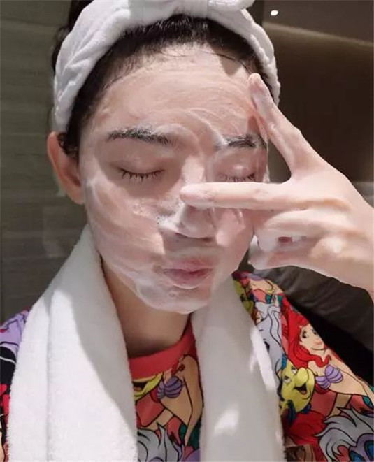 让皮肤更嫩的八个小妙招，坚持一段时间，快速养成「牛奶肌」  妙招 养成 第7张