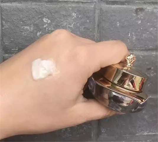 不能用的面霜，天气丹油腻，雅诗兰黛不吸收，有你在用的吗 