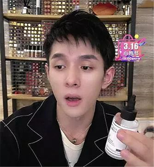 李佳琦力荐的精华液，9天不到白成一道光，网友，要什么SK2小灯泡
