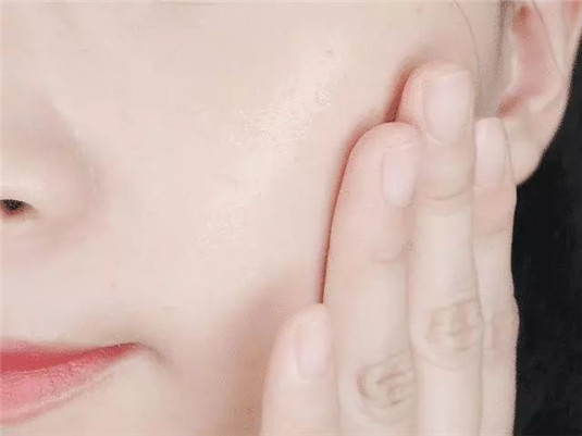 李佳琦力荐的精华液，9天不到白成一道光，网友，要什么SK2小灯泡  道光 力荐 第5张