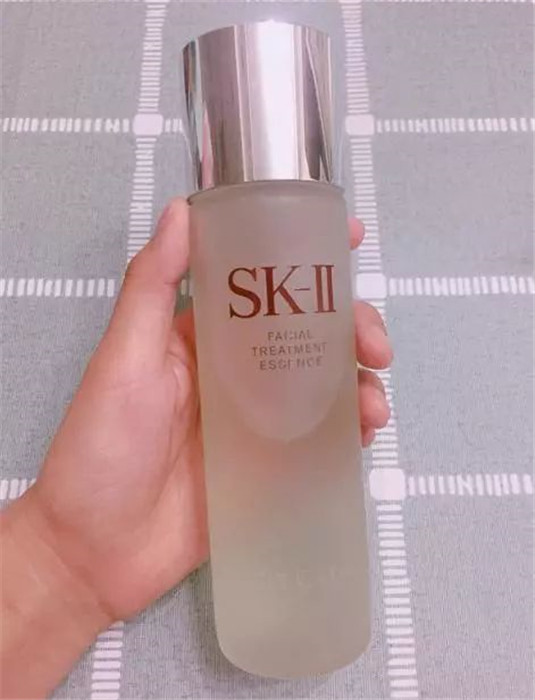4款被过度吹捧的大牌护肤品，被很多人盲目种草，效果却没太神奇  很多人 吹捧 第2张