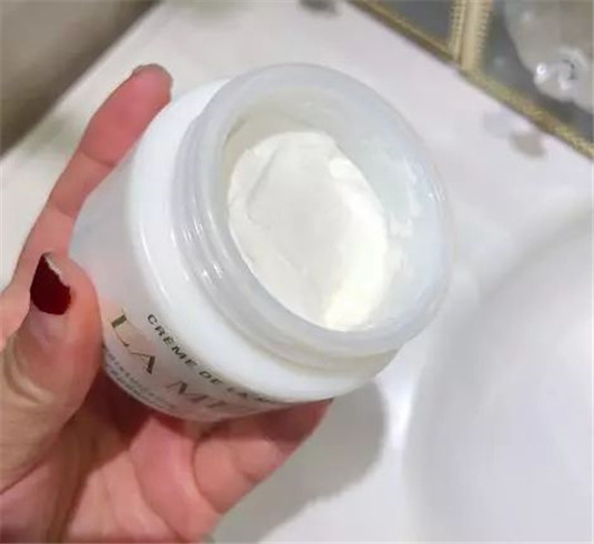 4款被过度吹捧的大牌护肤品，被很多人盲目种草，效果却没太神奇  很多人 吹捧 第9张