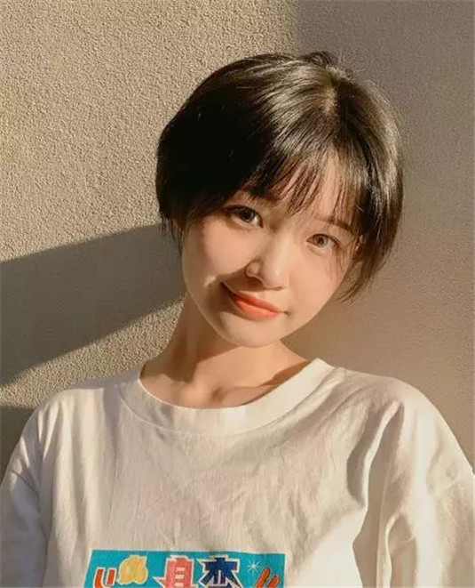 羊毛卷已经不流行了 2020年流行这几种发型，减龄活泼显脸小  几种 羊毛 第7张