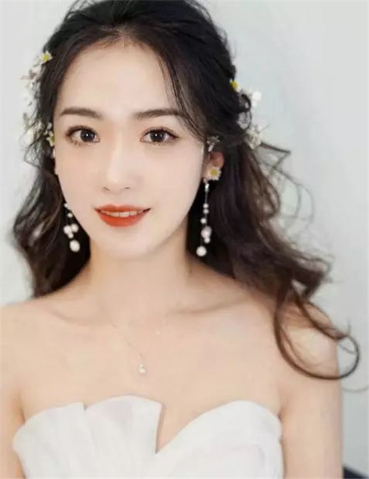 市面上口红色系有5种，红色系白搭，橘色系减龄，裸色系的最挑人  色系 白搭 第1张