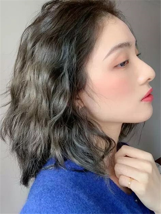 2019年4款超级显白的发色，颜值高的人都在染，因为意外的显年轻  的人 都在 第1张
