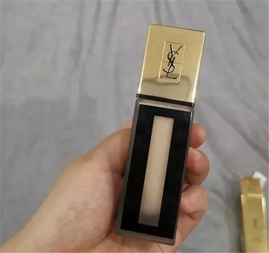 大牌粉底漏洞，YSL遮瑕效果差，阿玛尼假白，香奈儿脱妆严重  粉底 大牌 第1张